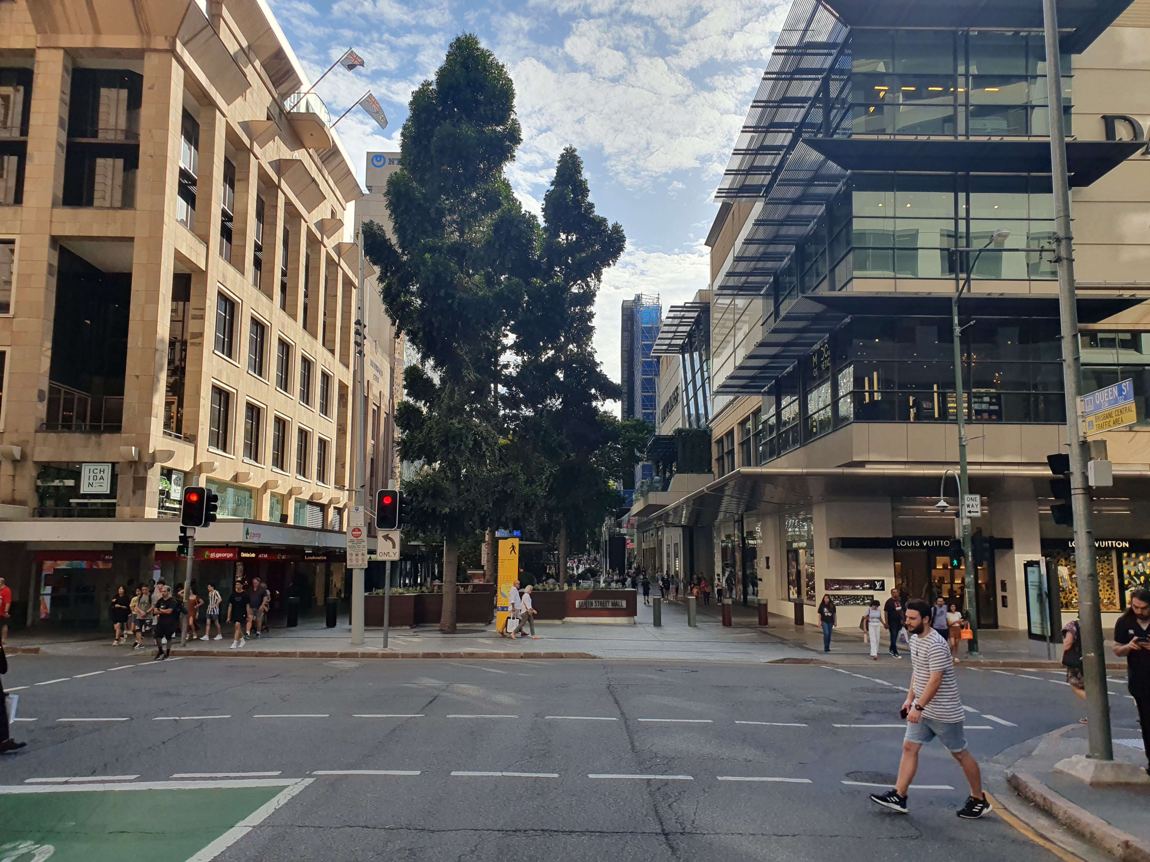 Budde, Paul (2023) Queen Street looking towards Victoria Bridge 
https://digitalcollections.qut.edu.au/7538/ 